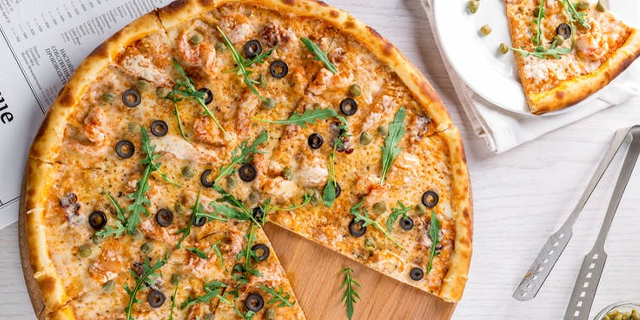 3-tasty-chicken-pizza-recipes-for-the-grill-image-1