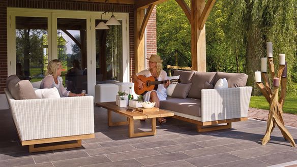 Tips for Dressing Up a Patio and Getting it Ready for the Season