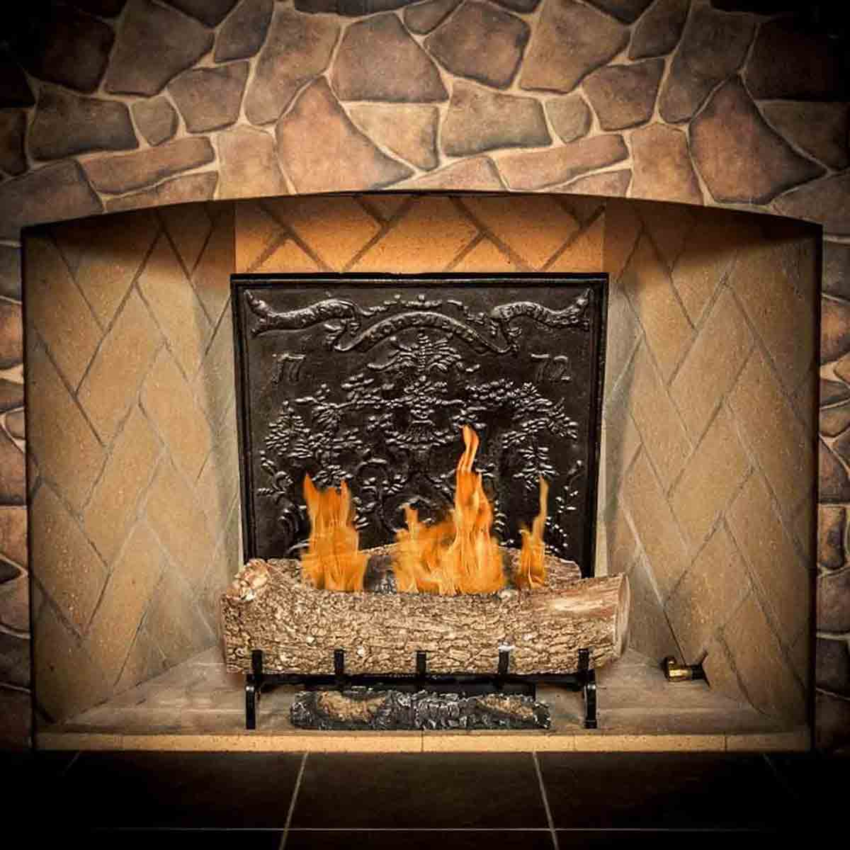 Reasons to Add a Fireback to Your Fireplace